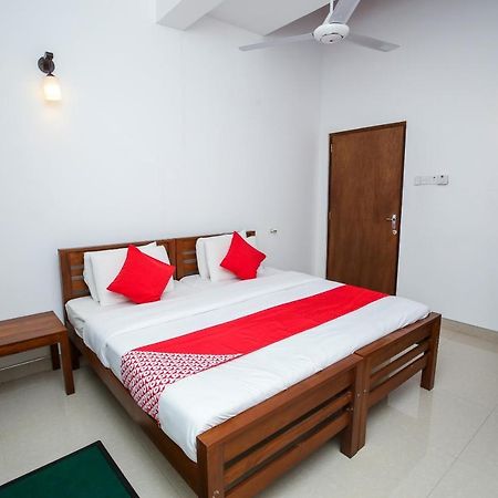 Oyo 438 Sarala Residence Hotel Kandy Eksteriør billede