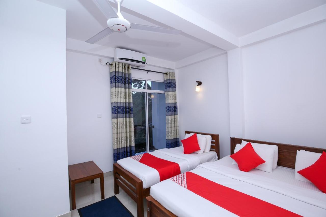 Oyo 438 Sarala Residence Hotel Kandy Eksteriør billede