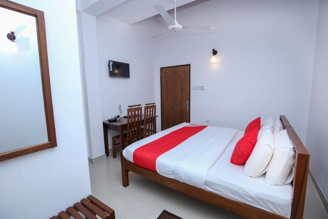 Oyo 438 Sarala Residence Hotel Kandy Eksteriør billede