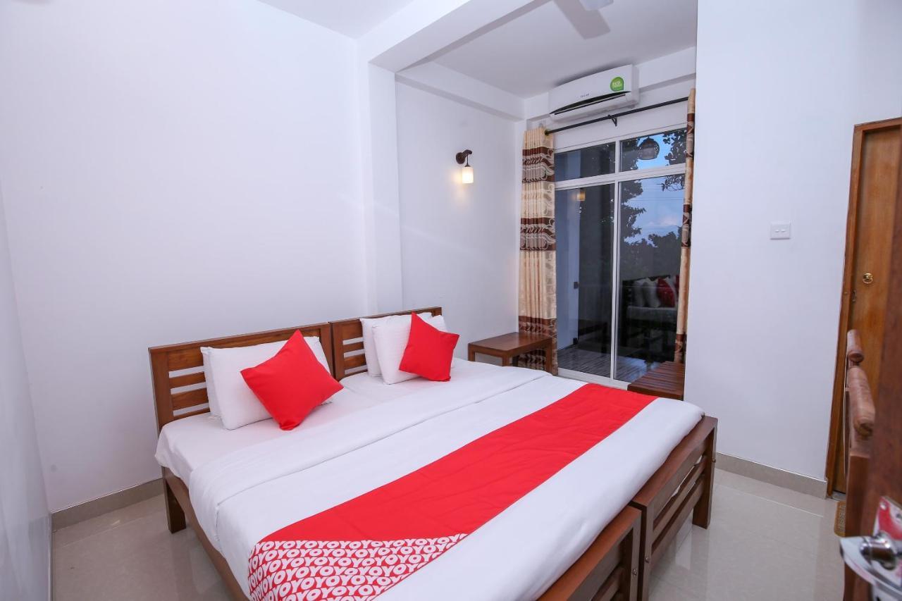 Oyo 438 Sarala Residence Hotel Kandy Eksteriør billede