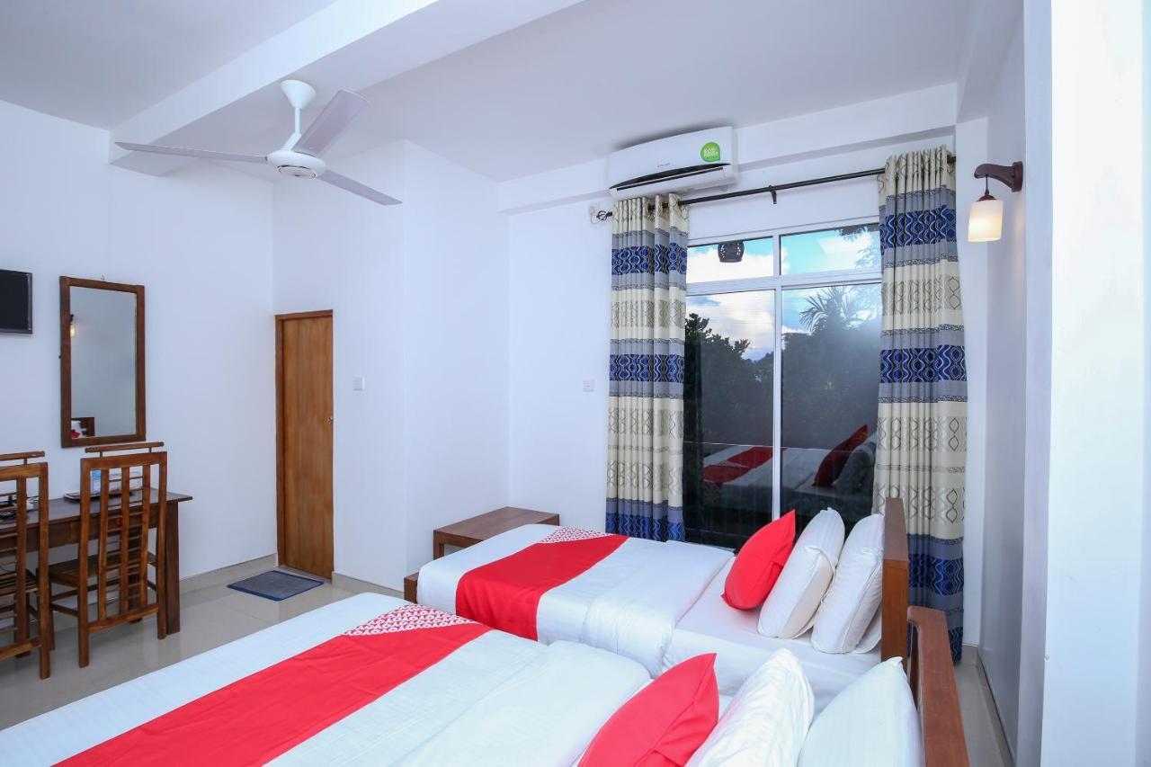 Oyo 438 Sarala Residence Hotel Kandy Eksteriør billede