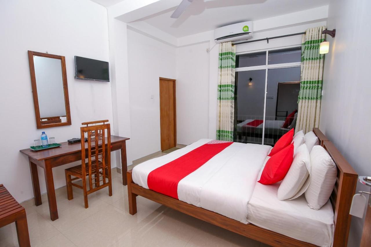 Oyo 438 Sarala Residence Hotel Kandy Eksteriør billede