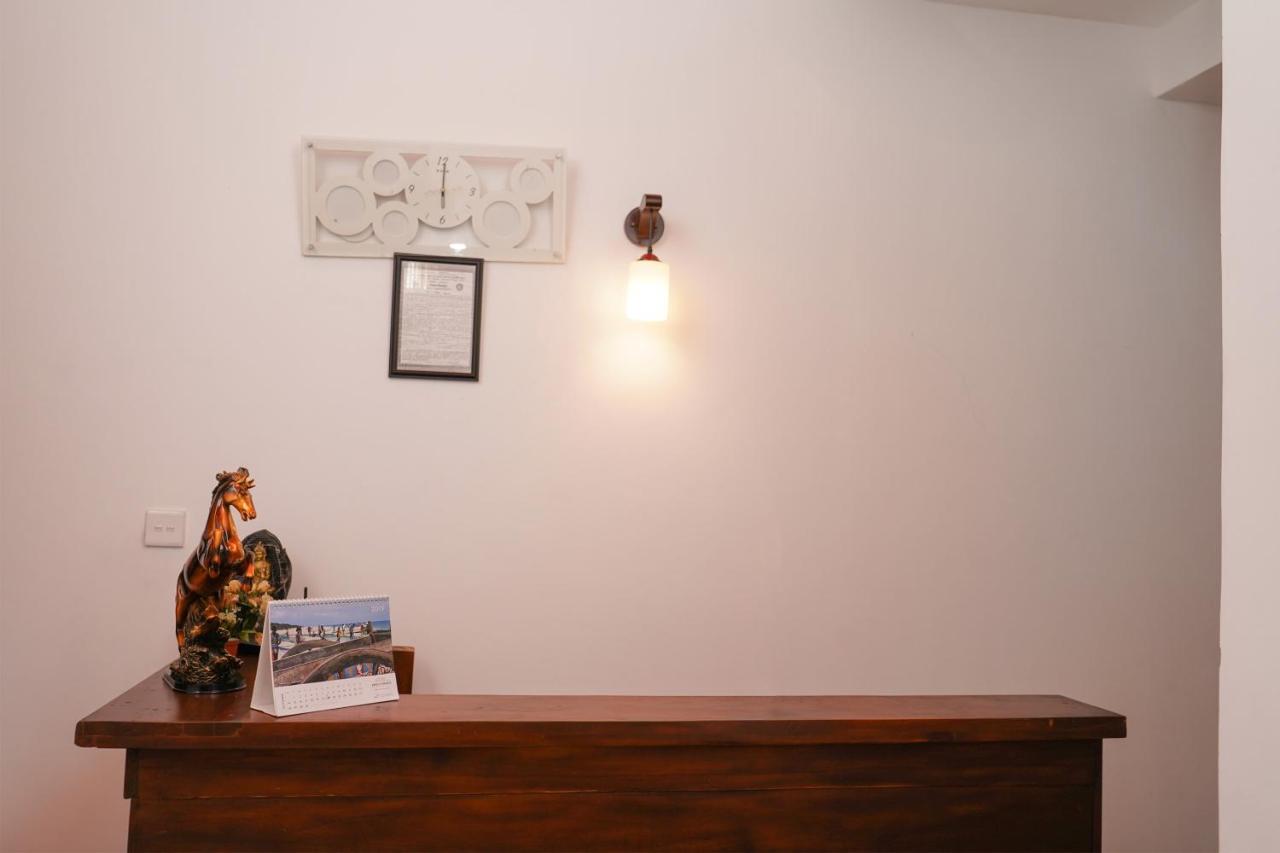 Oyo 438 Sarala Residence Hotel Kandy Eksteriør billede