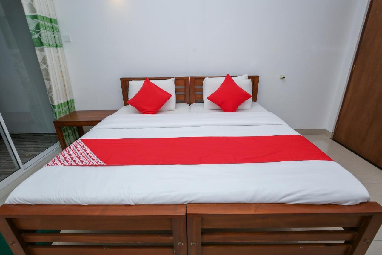 Oyo 438 Sarala Residence Hotel Kandy Eksteriør billede