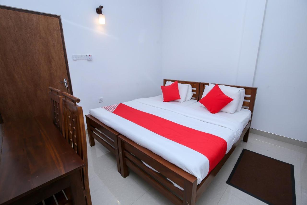 Oyo 438 Sarala Residence Hotel Kandy Eksteriør billede