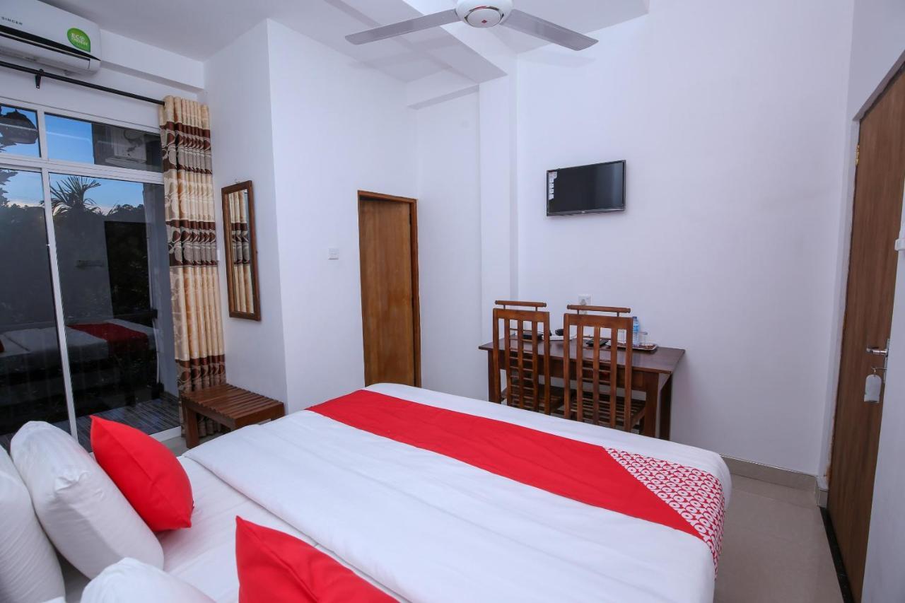 Oyo 438 Sarala Residence Hotel Kandy Eksteriør billede
