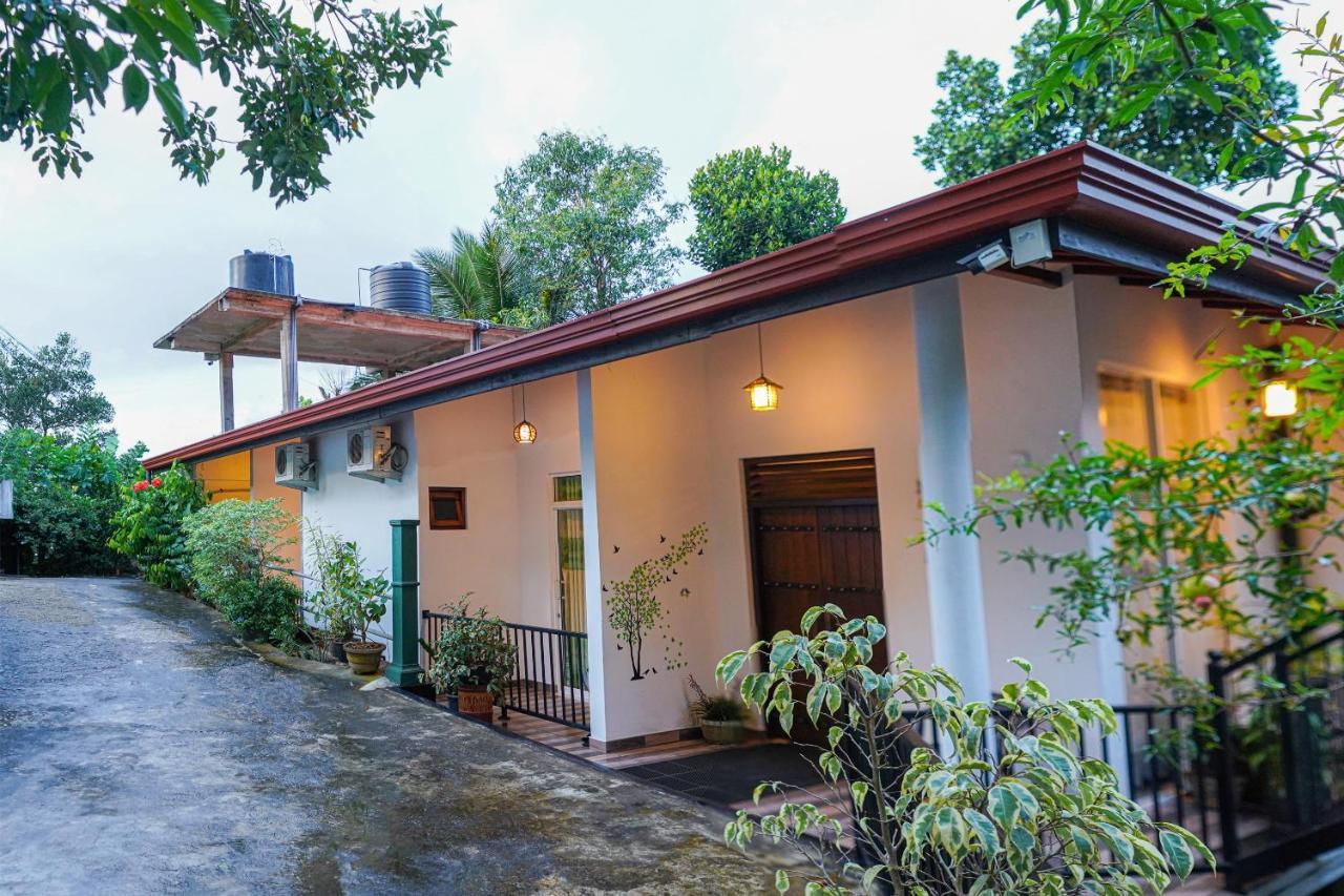 Oyo 438 Sarala Residence Hotel Kandy Eksteriør billede
